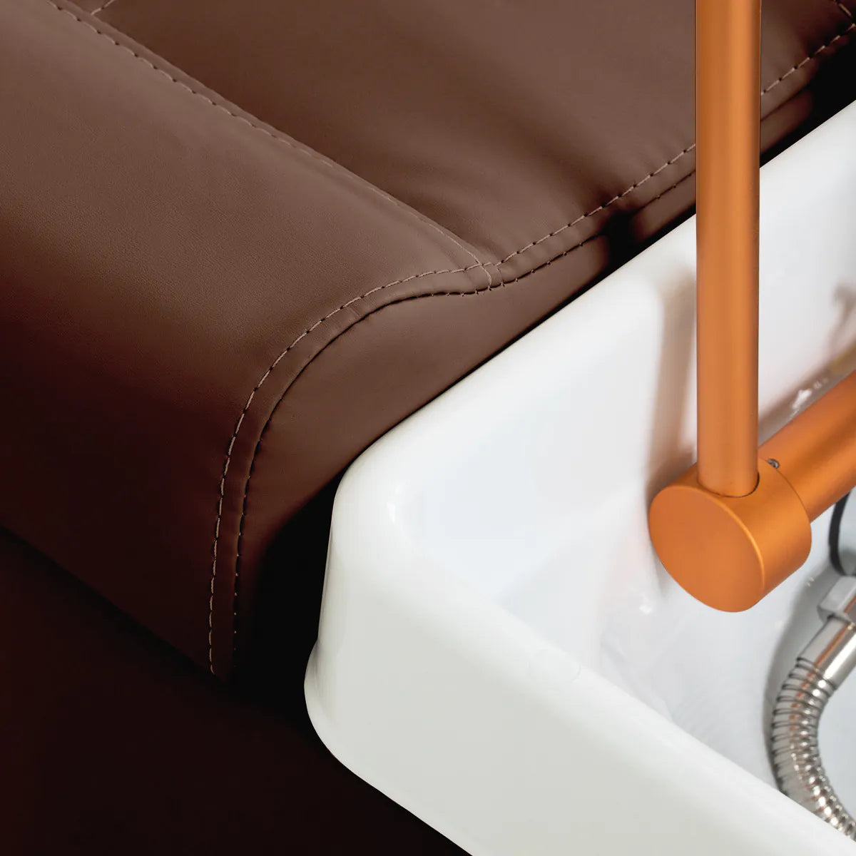 Gabbiano Head Spa Maldives hair washing bed brown