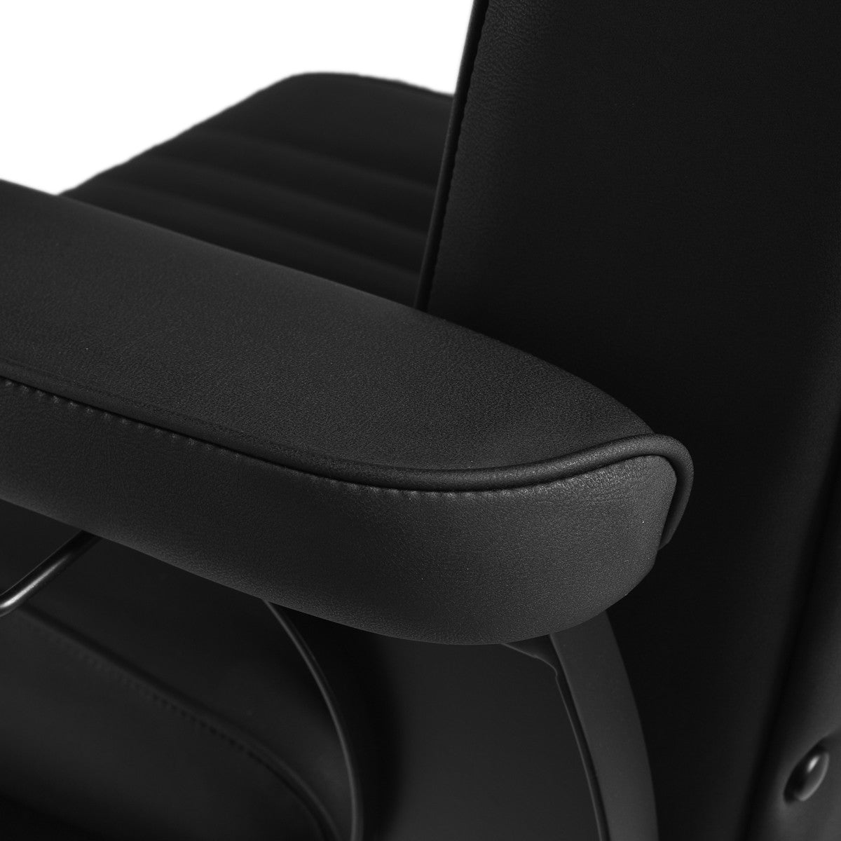 Gabbiano Levi barber chair with black frame black without stitching at the back