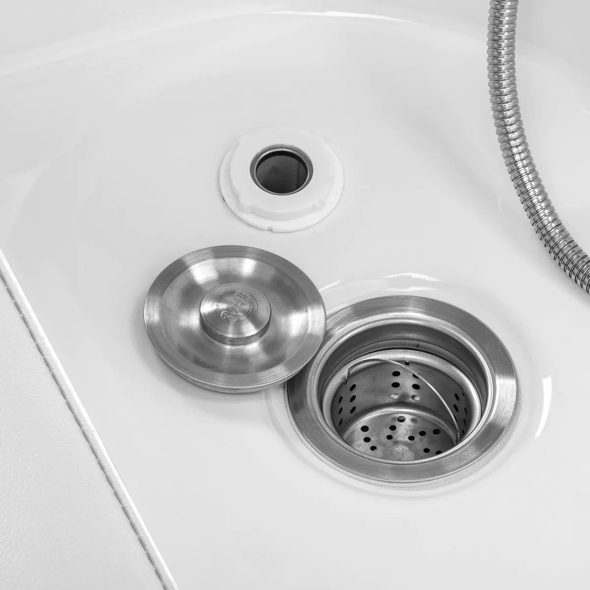 Gabbiano Head Spa Bali hair washing bed white