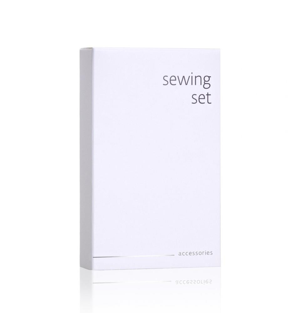 Šicí sada v papírové krabičce, bílé doplňky
