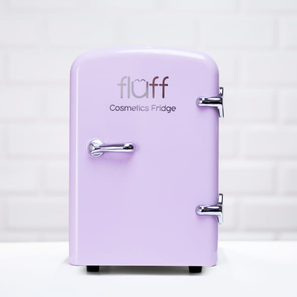 Světle fialová lednička na kosmetiku - stříbrné logo (lesklý povrch)